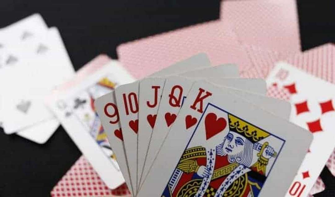 Nắm được khái niệm Bluff trong Poker là gì giúp bạn dễ dàng mang về lợi thế hơn.